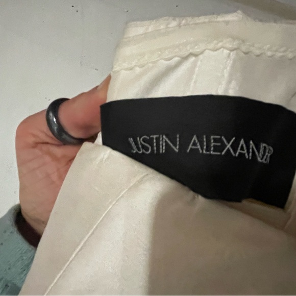 Justin Alexander Wedding Dress - Picture 8 of 12